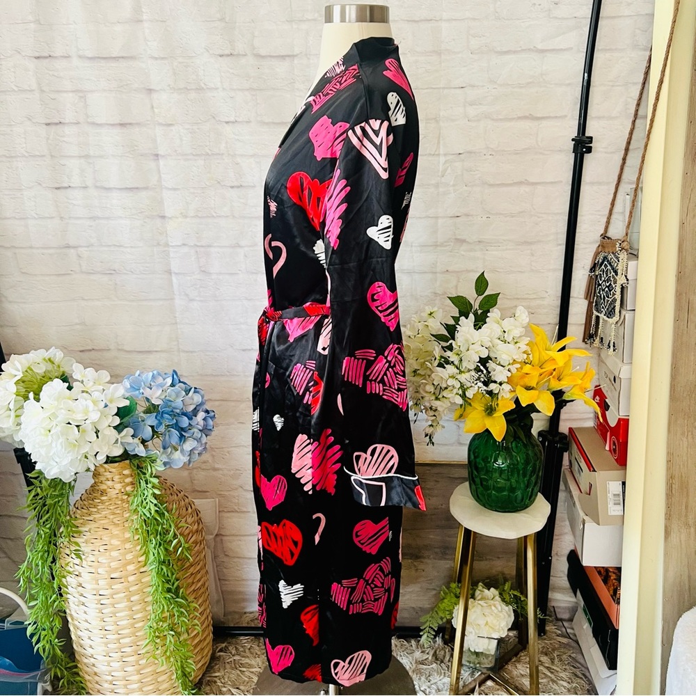 Black Silk Heart Robe - Picture 4 of 12